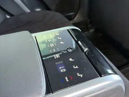 Toyota Camry 2019 года за 13 700 000 тг. в Астана – фото 20