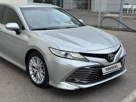 Toyota Camry 2019 года за 13 700 000 тг. в Астана – фото 3