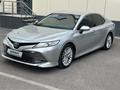 Toyota Camry 2019 года за 13 700 000 тг. в Астана – фото 2