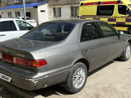 Toyota Camry 2001 года за 2 300 000 тг. в Актобе – фото 4