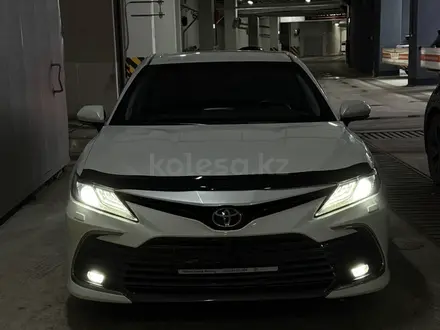 Toyota Camry 2021 года за 15 200 000 тг. в Алматы