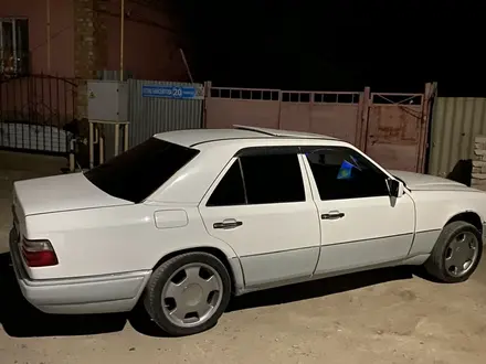 Mercedes-Benz E 220 1994 года за 2 200 000 тг. в Теренозек