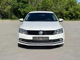 Volkswagen Jetta 2015 года за 4 500 000 тг. в Актобе – фото 2