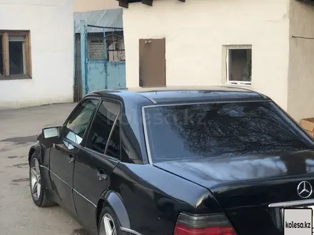 Mercedes-Benz E 300 1991 года за 1 650 000 тг. в Талдыкорган – фото 3