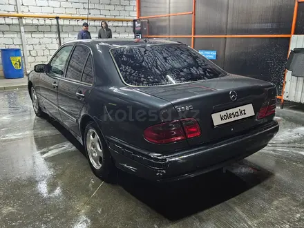 Mercedes-Benz E 320 2001 года за 4 600 000 тг. в Актау – фото 3