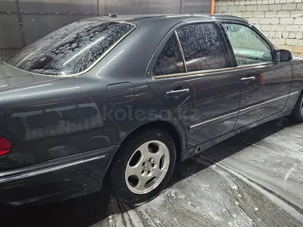 Mercedes-Benz E 320 2001 года за 4 600 000 тг. в Актау – фото 5