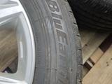 Летние шины р 17 за 95 000 тг. в Алматы – фото 2