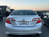 Toyota Camry 2013 года за 5 700 000 тг. в Атырау – фото 2