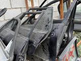 Двери на mitsubishi galant, митсубиси галант акула за 15 000 тг. в Алматы