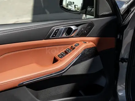 BMW X5 XDrive 40i 2025 года за 75 247 459 тг. в Астана – фото 4