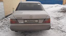 Mercedes-Benz E 260 1988 года за 1 100 000 тг. в Астана – фото 4