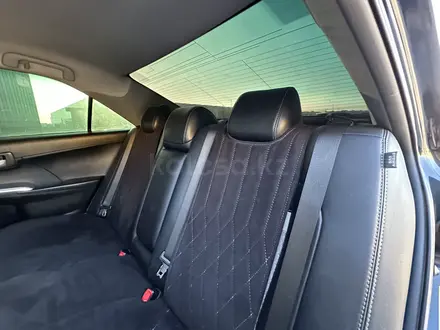 Toyota Camry 2014 года за 7 900 000 тг. в Актобе – фото 10