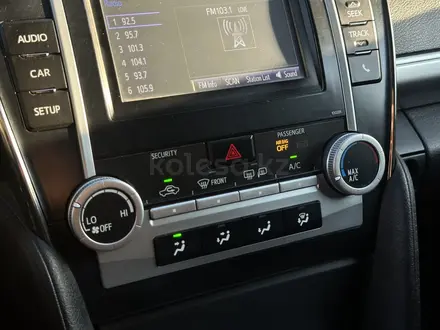 Toyota Camry 2014 года за 7 900 000 тг. в Актобе – фото 21