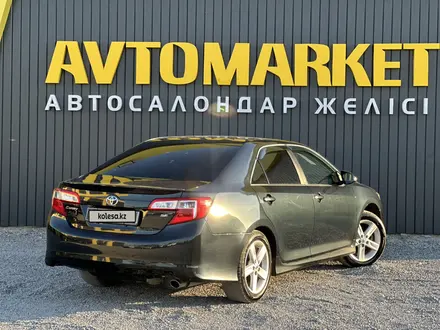 Toyota Camry 2014 года за 7 900 000 тг. в Актобе – фото 3