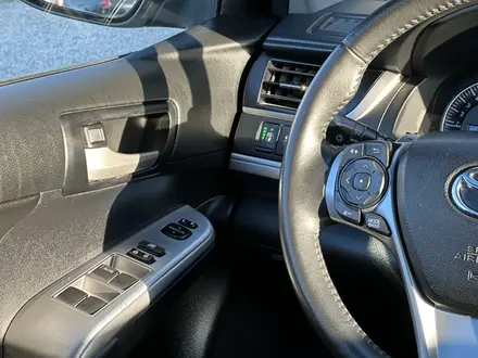 Toyota Camry 2014 года за 7 900 000 тг. в Актобе – фото 7