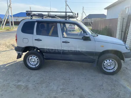 Chevrolet Niva 2005 года за 2 000 000 тг. в Атырау – фото 3