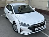 Hyundai Elantra 2019 года за 6 990 000 тг. в Караганда – фото 2