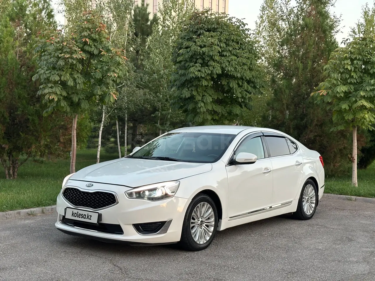 Kia Cadenza, 2015