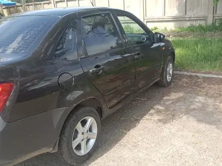 ВАЗ (Lada) Granta 2190 2015 года за 2 100 000 тг. в Усть-Каменогорск – фото 2