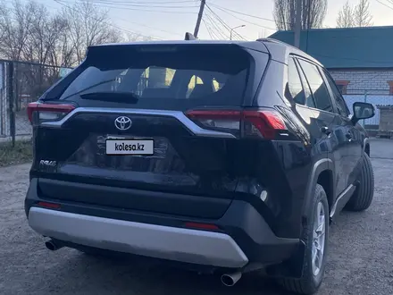 Toyota RAV4 2019 года за 11 000 000 тг. в Уральск – фото 4