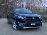 Toyota RAV4 2019 года за 11 500 000 тг. в Уральск – фото 2