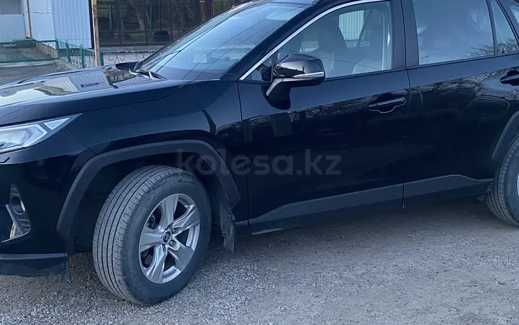 Toyota RAV4 2019 года за 11 000 000 тг. в Уральск