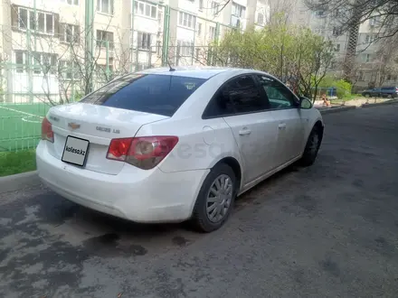 Chevrolet Cruze 2011 года за 2 700 000 тг. в Алматы – фото 2