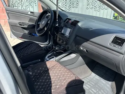 Volkswagen Golf 2004 года за 2 800 000 тг. в Алматы – фото 8
