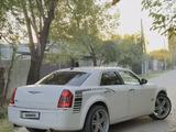 Chrysler 300C 2005 года за 8 000 000 тг. в Шымкент – фото 2