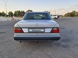 Mercedes-Benz E 220 1993 года за 2 000 000 тг. в Тараз – фото 2