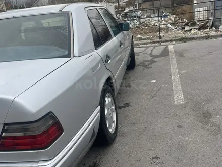 Mercedes-Benz E 200 1993 года за 1 800 000 тг. в Алматы – фото 7