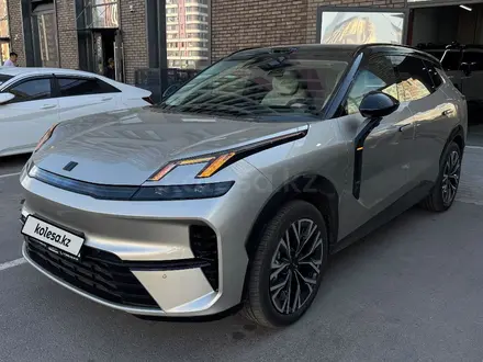 lynk-and-co 08-em-p, 2025