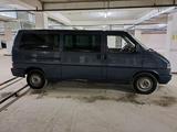 Volkswagen Caravelle 1995 года за 3 400 000 тг. в Астана – фото 2