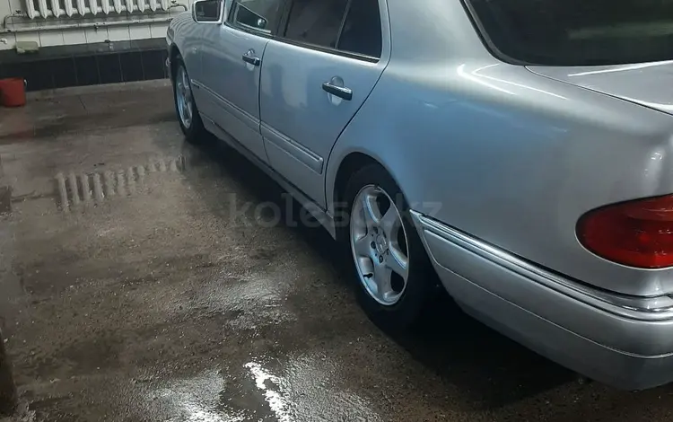 Mercedes-Benz E 280 1996 годаүшін3 000 000 тг. в Семей