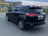 Toyota RAV4 2018 года за 13 500 000 тг. в Уральск – фото 3