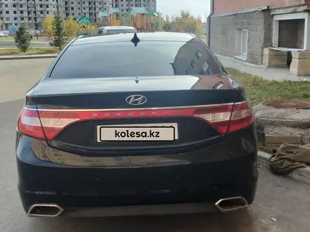 Hyundai Grandeur 2015 года за 4 500 000 тг. в Астана – фото 4