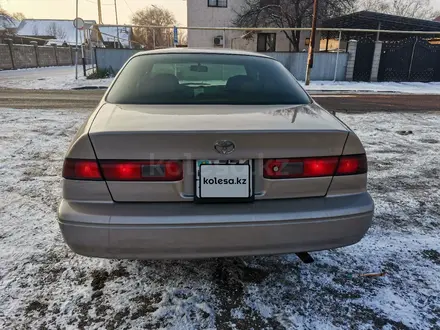 Toyota Camry 1998 года за 2 700 000 тг. в Алматы – фото 4