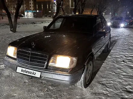 Mercedes-Benz E 220 1995 года за 3 200 000 тг. в Караганда – фото 2