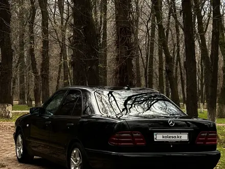 Mercedes-Benz E 230 1997 года за 2 250 000 тг. в Тараз – фото 5