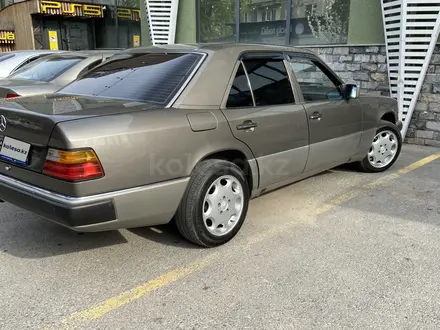 Mercedes-Benz E 230 1992 года за 1 790 000 тг. в Шымкент – фото 16