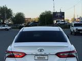 Toyota Camry 2018 года за 8 200 000 тг. в Уральск – фото 3