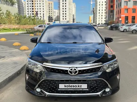 Toyota Camry 2017 года за 15 600 000 тг. в Астана