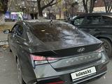 Hyundai Elantra 2024 годаfor9 000 050 тг. в Алматы – фото 2