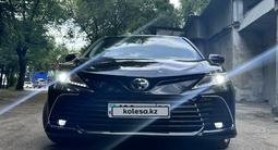 Toyota Camry 2023 года за 17 500 000 тг. в Алматы – фото 2