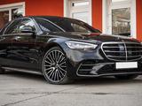 Mercedes-Benz S 580 4MATIC 2022 года за 105 000 000 тг. в Алматы – фото 2