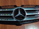 Решетка радиатора на Mercedes gl x164 за 2 000 тг. в Алматы