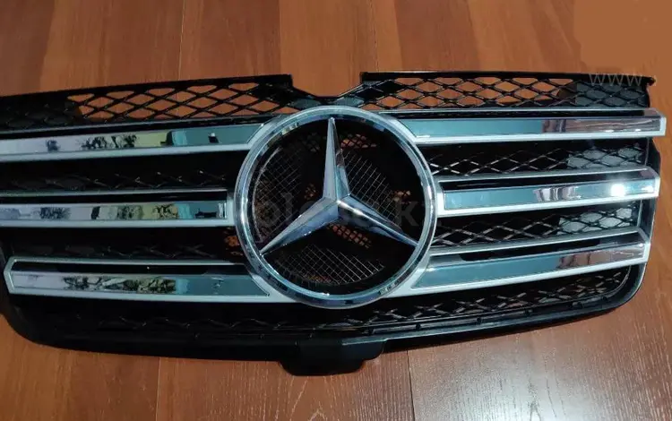 Решетка радиатора на Mercedes gl x164for2 000 тг. в Алматы