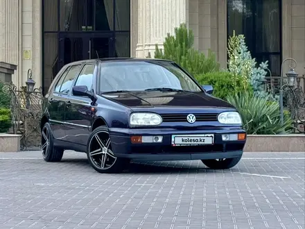 Volkswagen Golf 1997 года за 2 550 000 тг. в Алматы – фото 4
