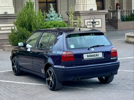 Volkswagen Golf 1997 года за 2 550 000 тг. в Алматы – фото 12