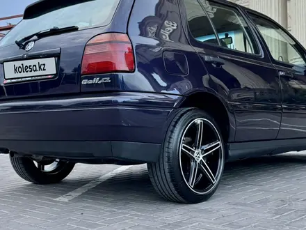 Volkswagen Golf 1997 года за 2 550 000 тг. в Алматы – фото 15